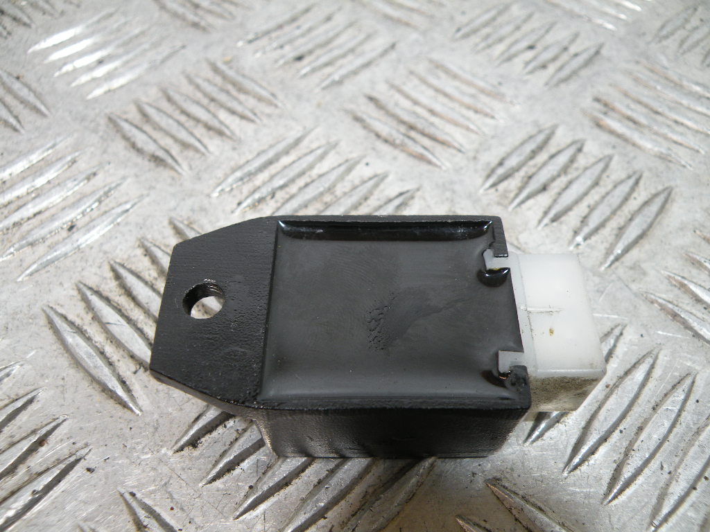 Régulateur de tension PEUGEOT 50 VIVACITY 2t -2013-