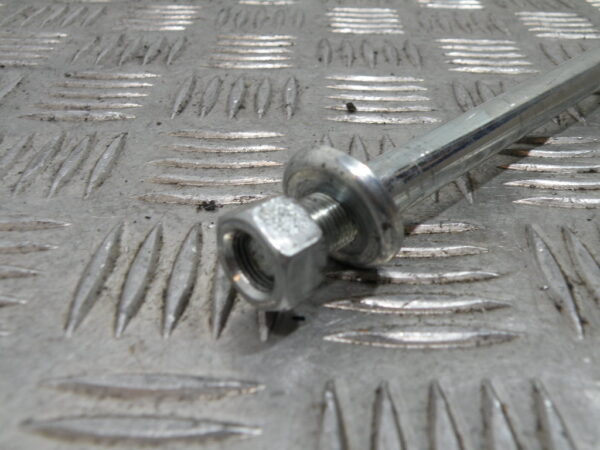 Axe de roue avant PIAGGIO 50 ZIP 2t -2013-
