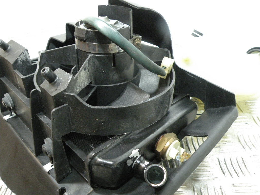 Radiateur / Ventilateur / Vase d’expansion PIAGGIO 125 HEXAGON 2t -1996-