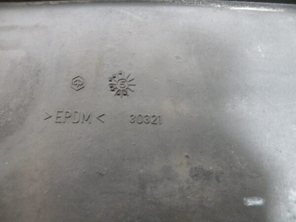 Tapis marche pied PIAGGIO 125 HEXAGON 2t -1996-