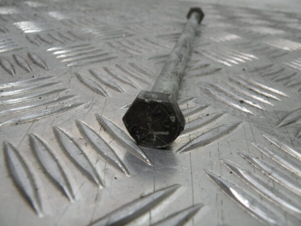 Axe de roue avant PIAGGIO 125 HEXAGON 2t -1996-