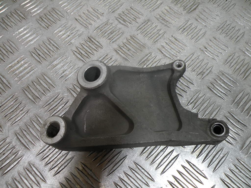 Support d’étrier de frein arrière HONDA 650 DEAUVILLE 4t -1998-