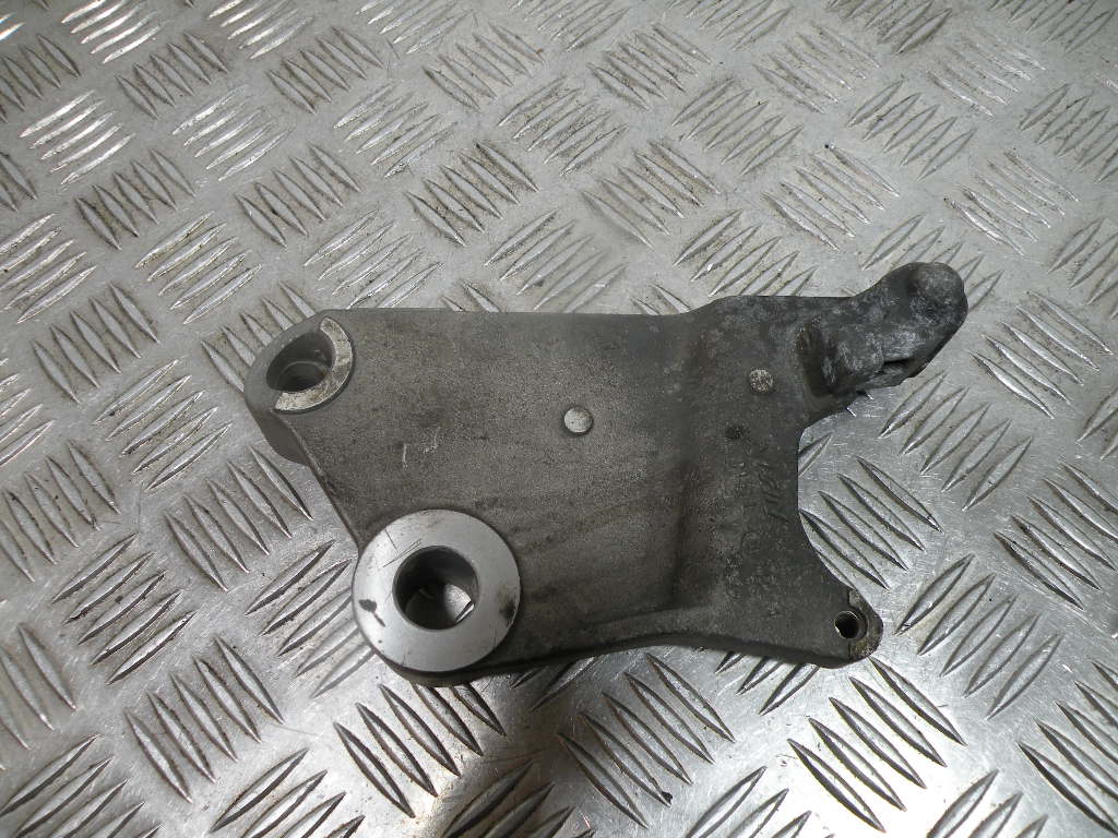 Support d’étrier de frein arrière HONDA 650 DEAUVILLE 4t -1998-