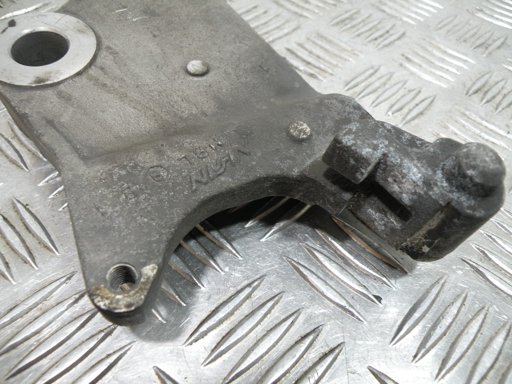 Support d’étrier de frein arrière HONDA 650 DEAUVILLE 4t -1998-