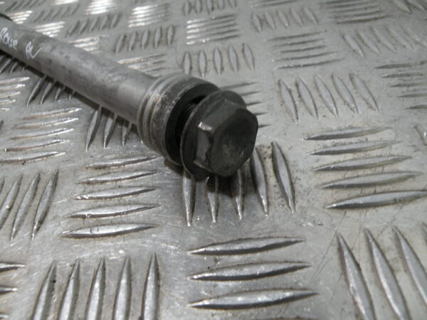 Axe de roue avant HONDA 650 DEAUVILLE 4t -1998-