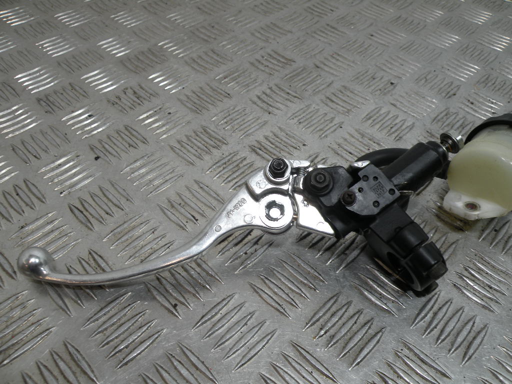 Maître cylindre de frein avant TRIUMPH 955 SPRINT 4t -2000-