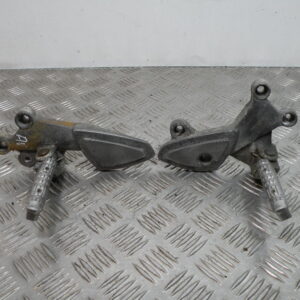 Platine et repose pieds avant TRIUMPH 955 SPRINT 4t -2000-