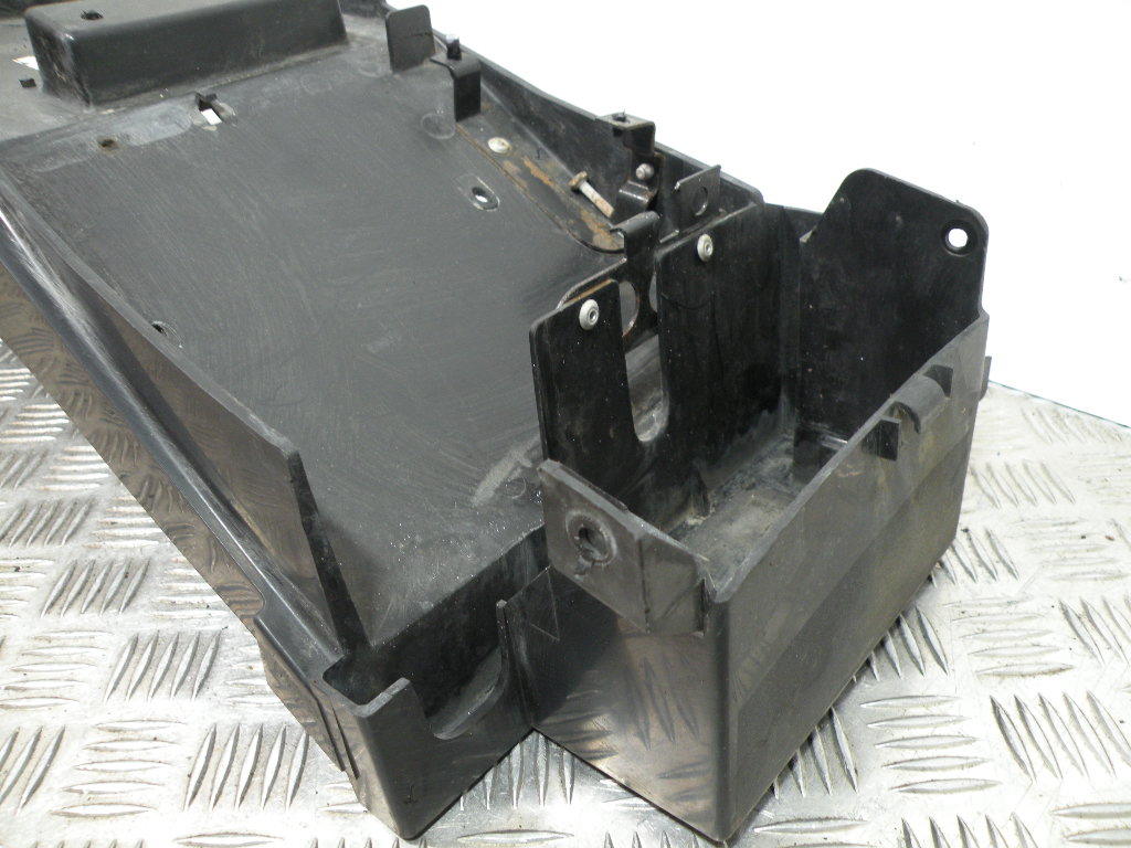 Passage de roue arrière / Support de plaque TRIUMPH 955 SPRINT 4t -2000-