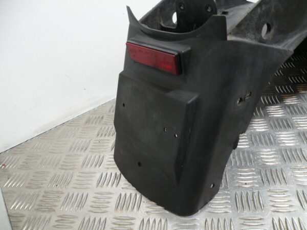 Passage de roue arrière / Support de plaque TRIUMPH 955 SPRINT 4t -2000-