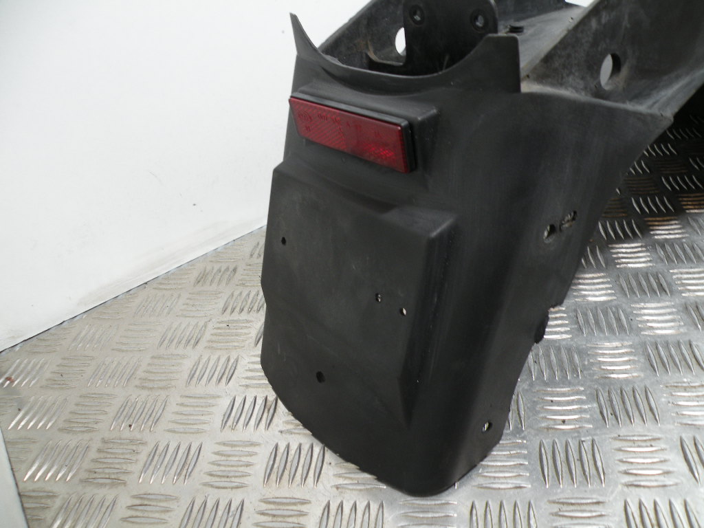 Passage de roue arrière / Support de plaque TRIUMPH 955 SPRINT 4t -2000-