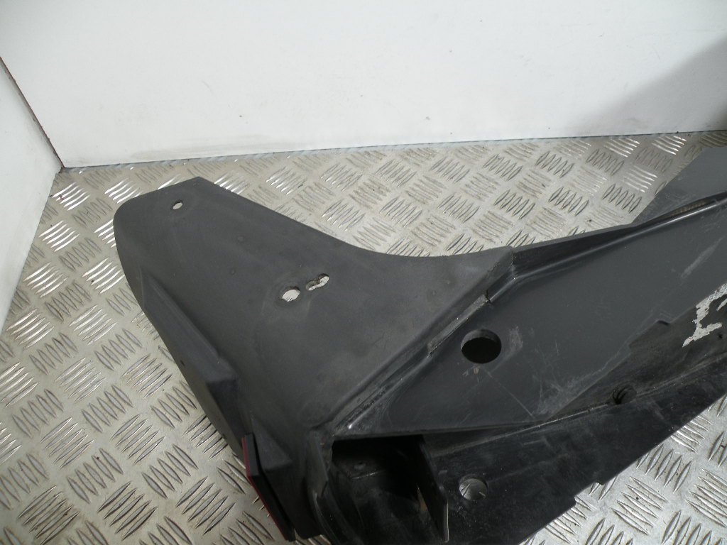 Passage de roue arrière / Support de plaque TRIUMPH 955 SPRINT 4t -2000-
