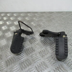 Platines repose pieds arrière YAMAHA 125 TW – 2004 –