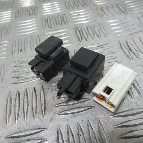 Lot relais YAMAHA 125 TW – 2004 –