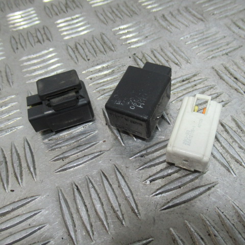 Lot relais YAMAHA 125 TW – 2004 –