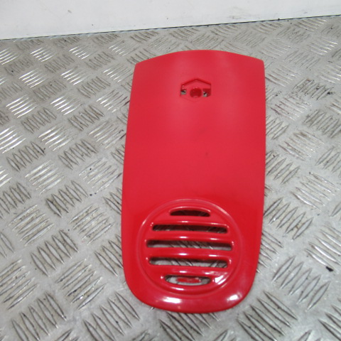 Couvercle tablier avant VESPA 125 ET4 – 2004 –