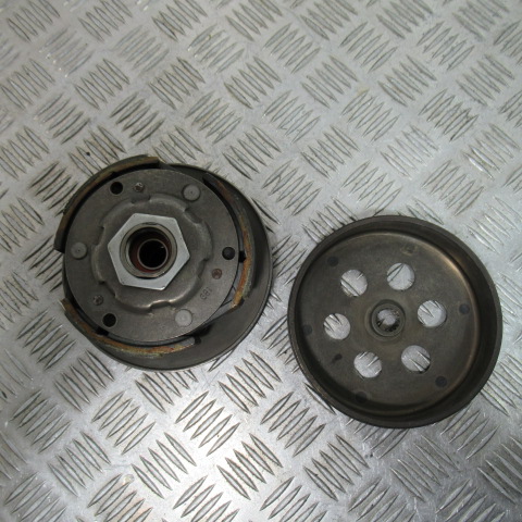 Embrayage + cloche YAMAHA 125 XMAX – 2015 –