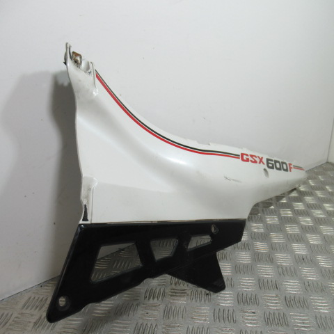 Flanc arrière gauche SUZUKI 600 GSXF – 1988 –