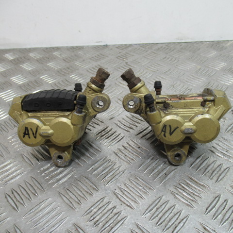 Etriers de frein avant SUZUKI 600 GSXF -1988 –