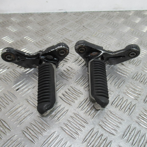 Repose pieds SUZUKI 600 GSXF – 1988 –