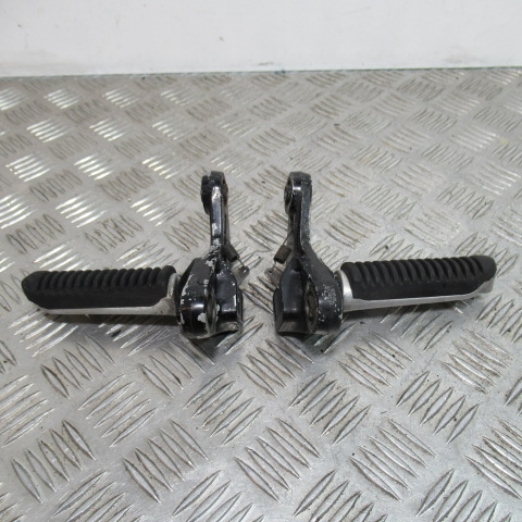 Repose pieds SUZUKI 600 GSXF – 1988 –