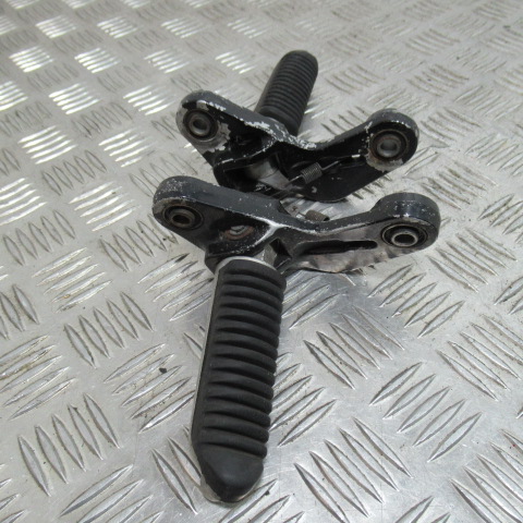 Repose pieds SUZUKI 600 GSXF – 1988 –