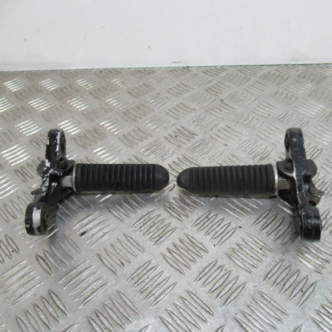 Repose pieds SUZUKI 600 GSXF – 1988 –