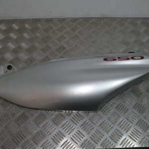 Cache sous selle gauche SUZUKI XF 650 FREEWING 4t -1998-