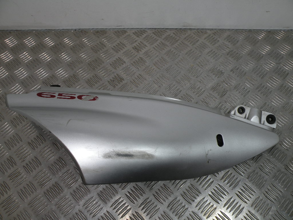 Cache sous selle droit SUZUKI XF 650 FREEWING 4t -1998-