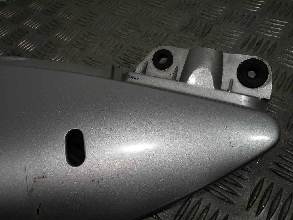 Cache sous selle droit SUZUKI XF 650 FREEWING 4t -1998-