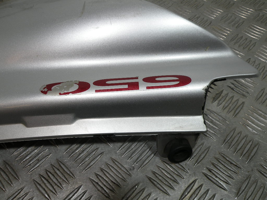 Cache sous selle droit SUZUKI XF 650 FREEWING 4t -1998-