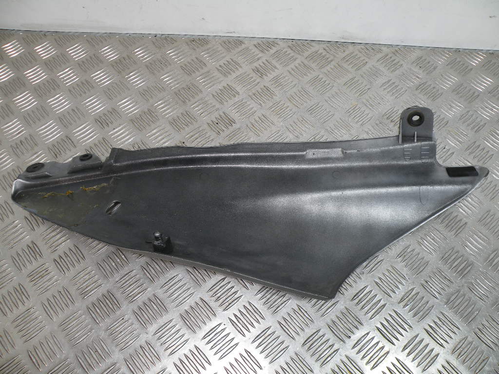 Cache sous selle droit SUZUKI XF 650 FREEWING 4t -1998-