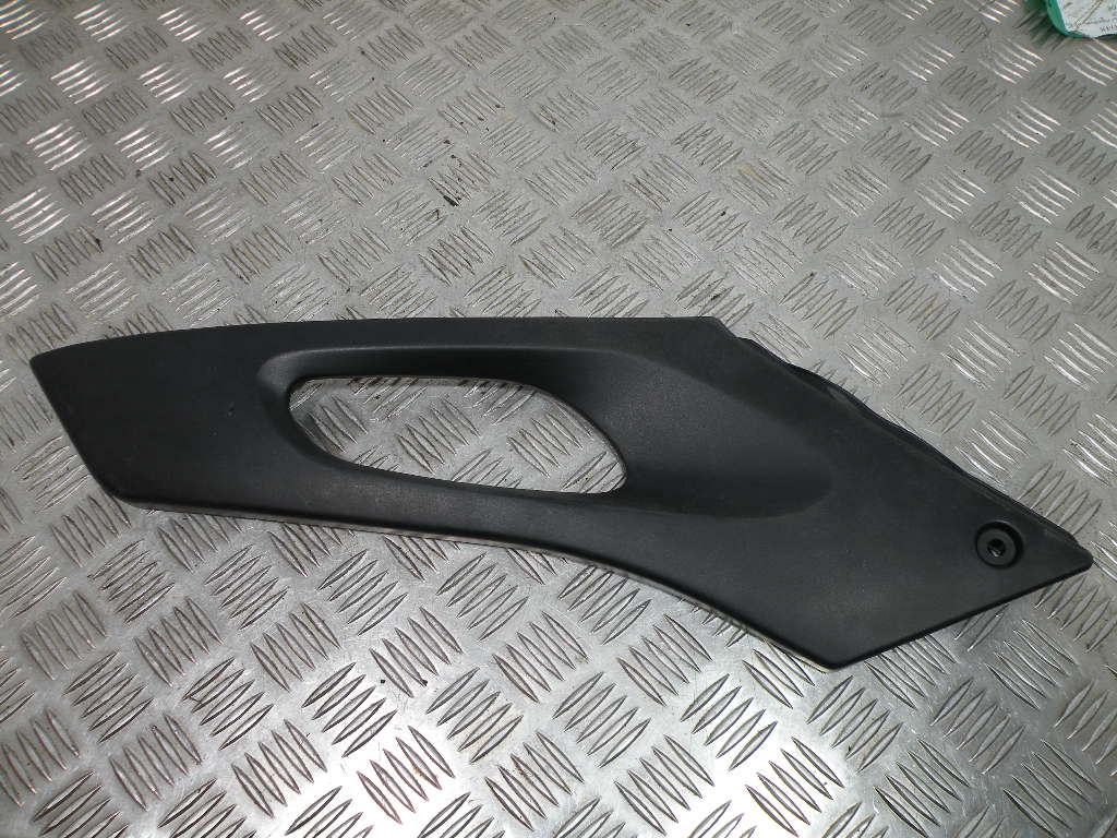 Cache latéral gauche SUZUKI XF 650 FREEWING 4t -1998-