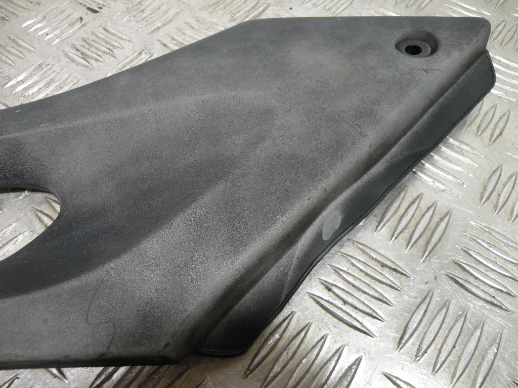 Cache latéral droit SUZUKI XF 650 FREEWING 4t -1998-