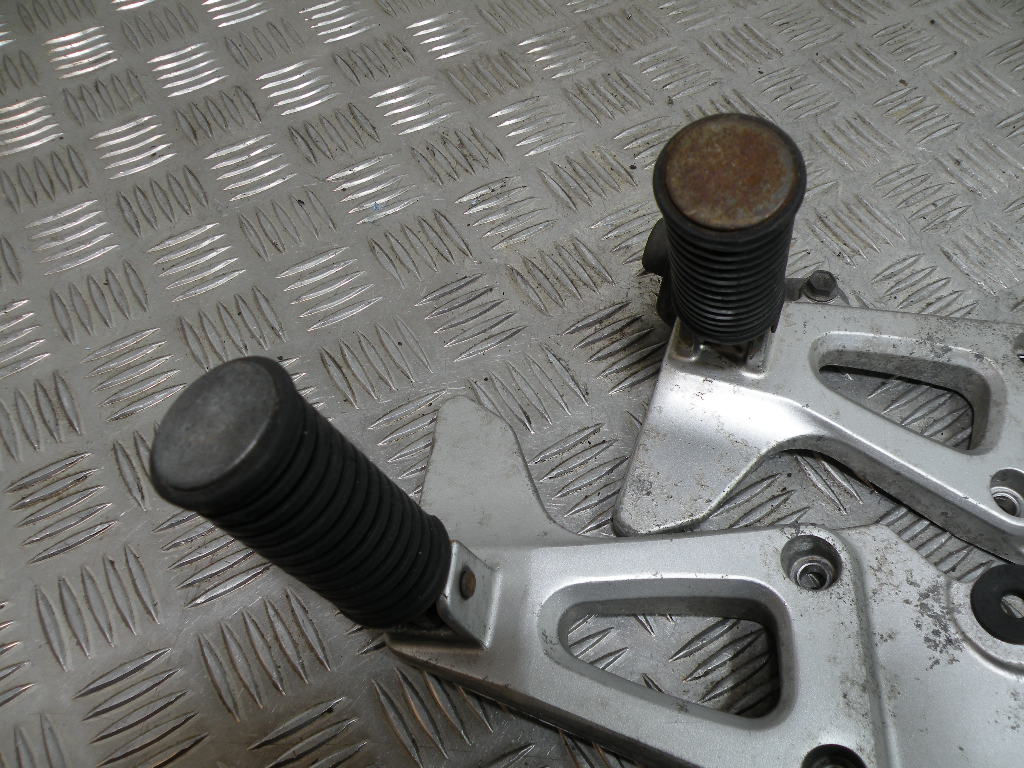 Platines repose pieds arrière SUZUKI XF 650 FREEWING 4t -1998-