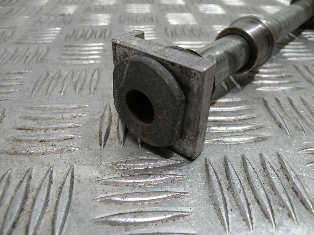 Axe de roue arrière SUZUKI XF 650 FREEWING 4t -1998-