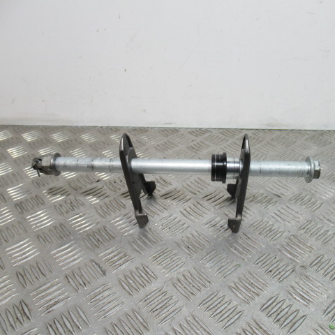 Axe roue arrière KAWASAKI Z800 – 2014 –