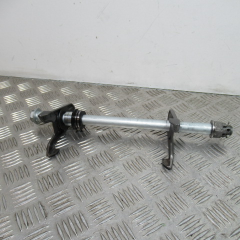 Axe roue arrière KAWASAKI Z800 – 2014 –