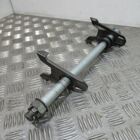 Axe roue arrière KAWASAKI Z800 – 2014 –