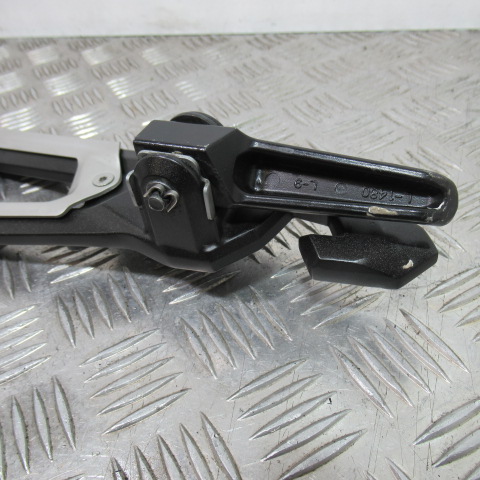 Platine repose pied gauche KAWASAKI Z800 – 2014 –