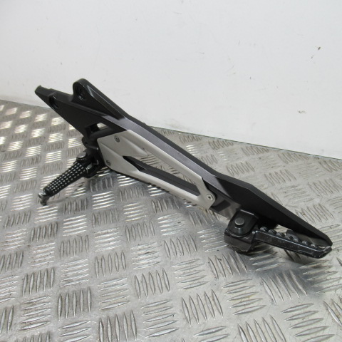 Platine repose pied gauche KAWASAKI Z800 – 2014 –