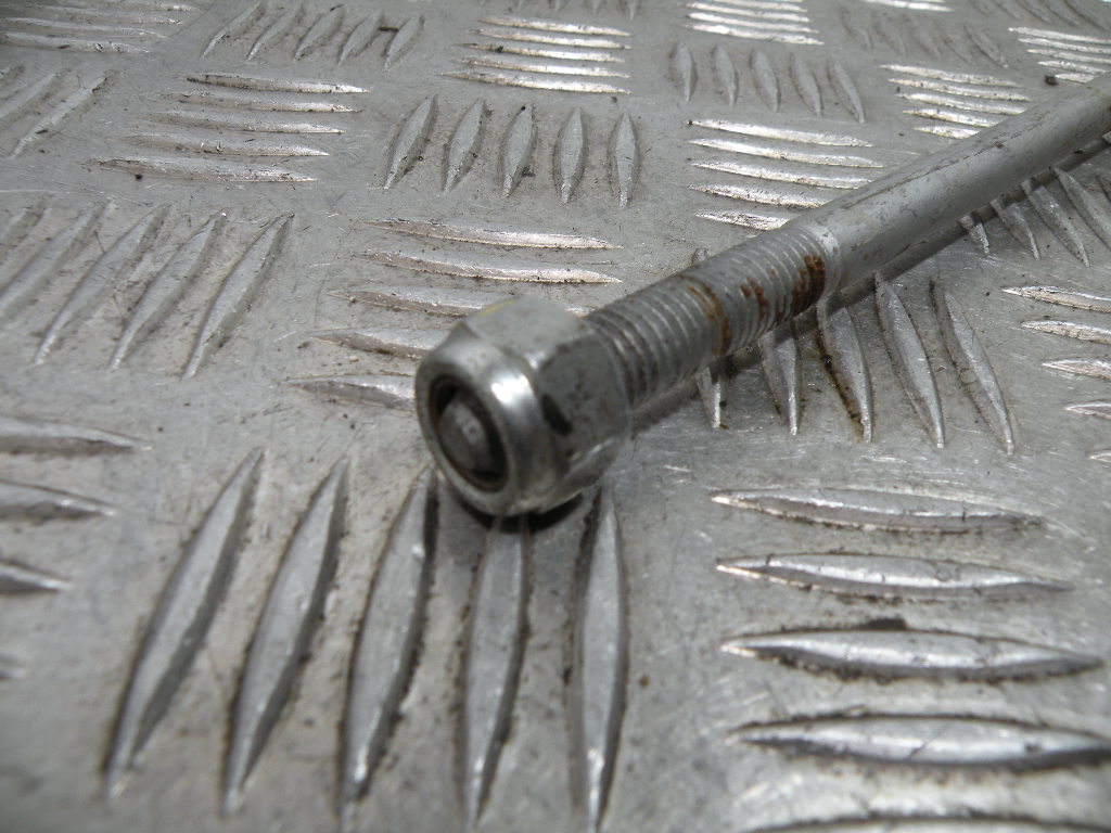 Axe de bras oscillant PEUGEOT 50 LUDIX 2t -2014-