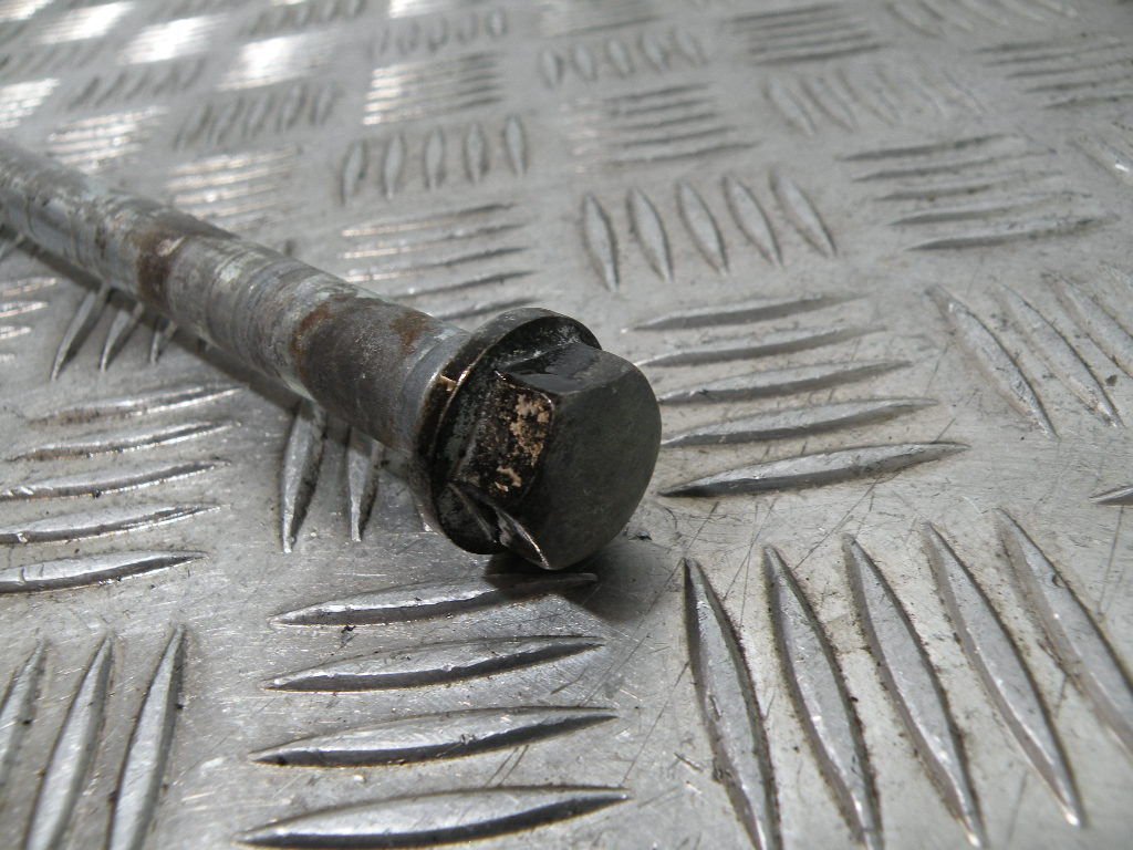 Axe de roue avant PIAGGIO 50 FLY 2t -2014-