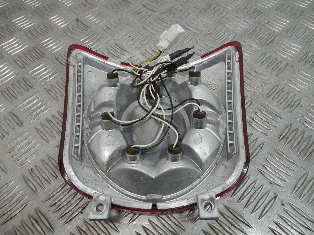 Feu arrière VESPA 125 GTS 4t -2006-