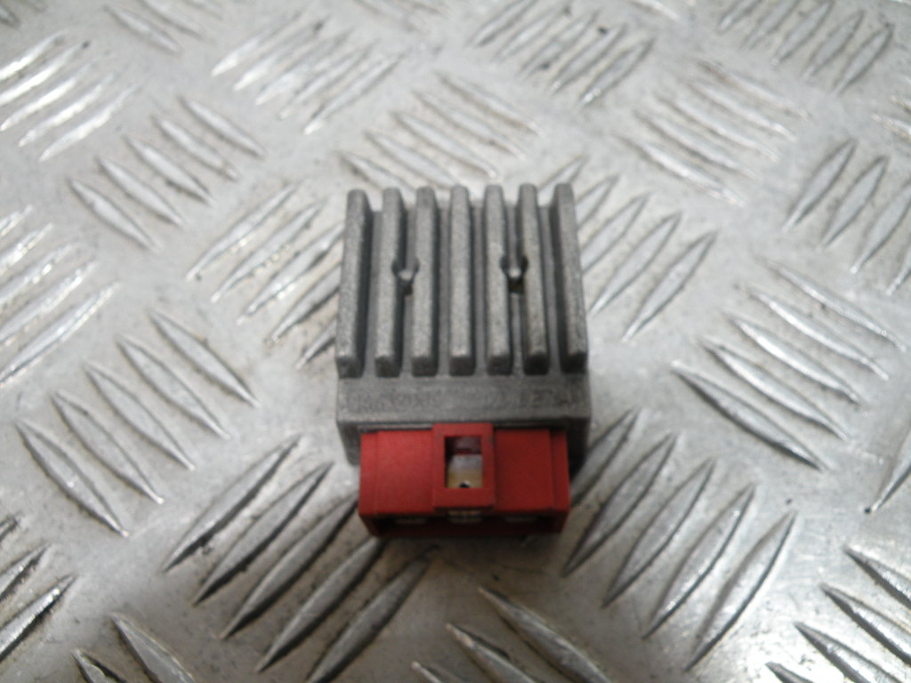 Régulateur de tension DERBI SENDA 50 DRD 2t -2011-