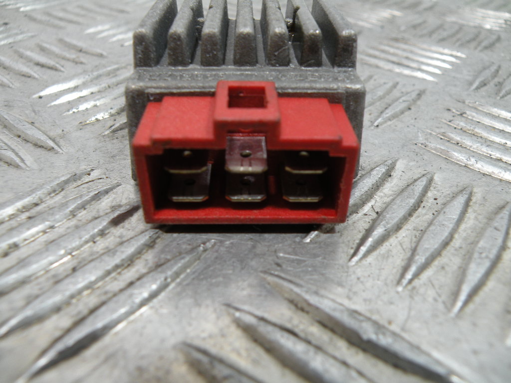 Régulateur de tension DERBI SENDA 50 DRD 2t -2011-