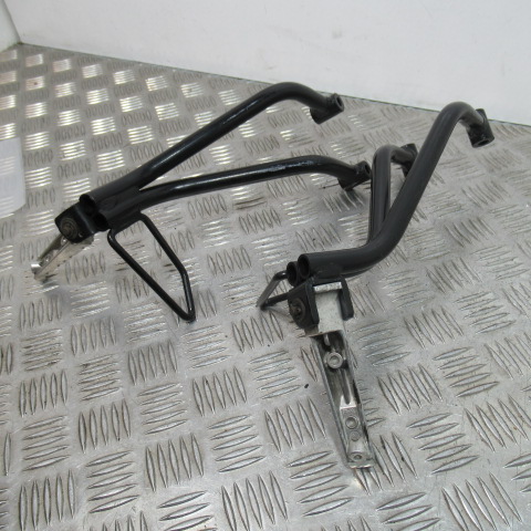Platines repose pieds passager YAMAHA 125 YZF-R 125 – 2010 –