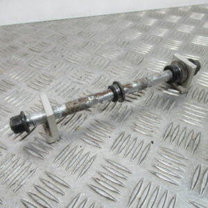 Axe roue arrière YAMAHA 125 YZF-R – 2010 –