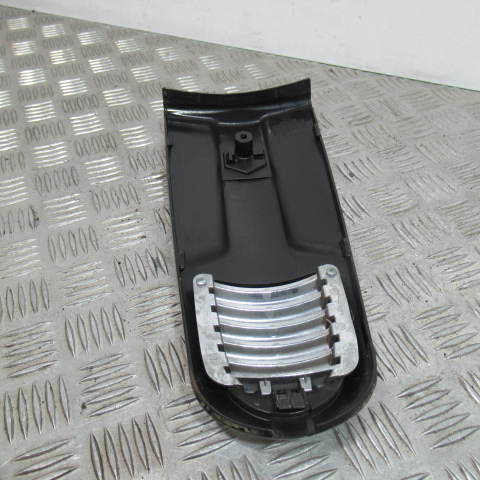 Cache avertisseur VESPA 125 GTS – 2014 –