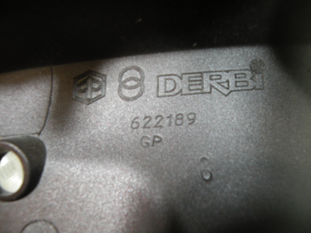 Carénage dessous de guidon VESPA 50 LX 2t -2012-