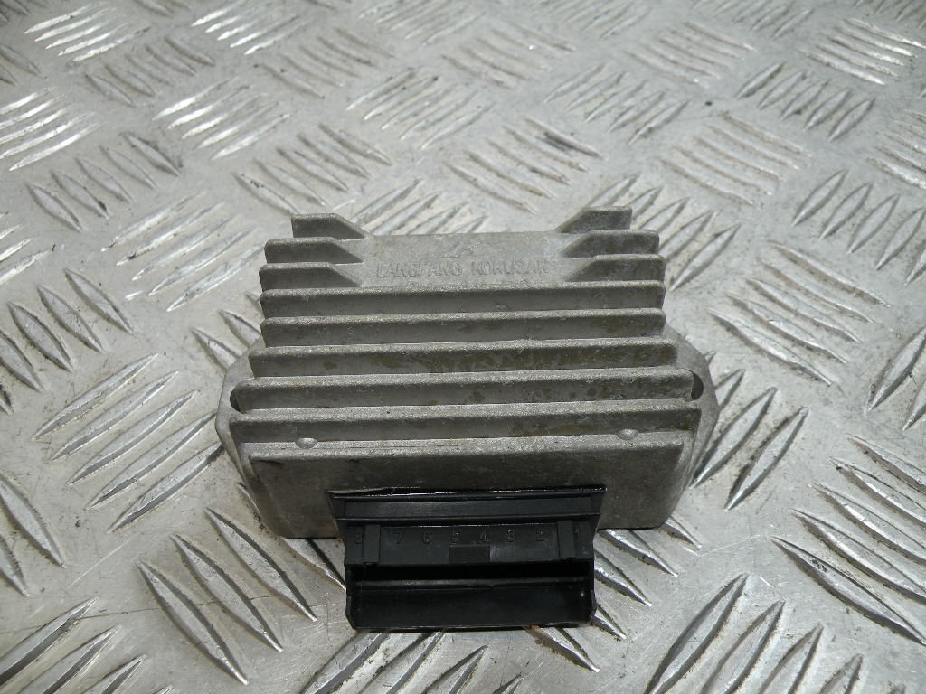 Régulateur de tension VESPA 50 LX 2t -2012-